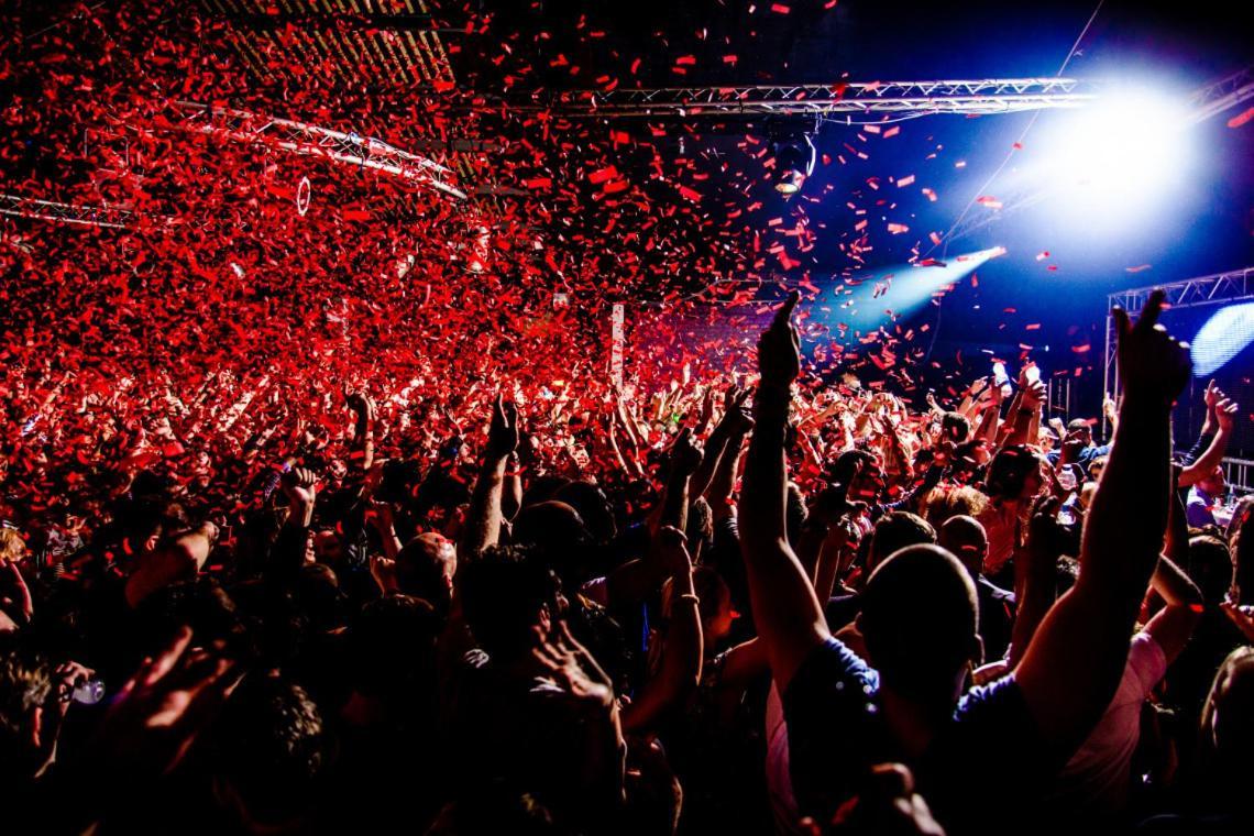Beach Club Odessa Hotel Night Club Ngoại thất bức ảnh